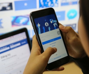 Người dùng hoang mang vì Facebook khác lạ, tưởng bị hack tới nơi