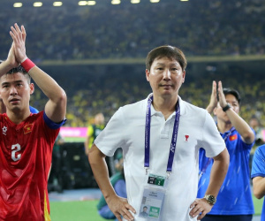 Tuyển Việt Nam: Trở lại thế nào khi V-League xốn xang trong tiền?