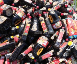 Nguồn gốc hàng ngàn chai nước mắm bị vứt bỏ ở Quảng Nam