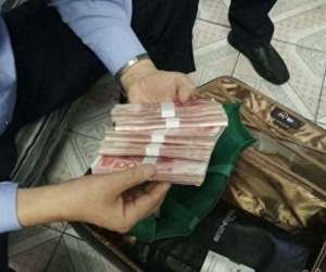 Tịch thu hơn 363 tỷ đồng tiền mặt nằm vương vãi trên gác xép nhà bà cụ nghèo 60 tuổi