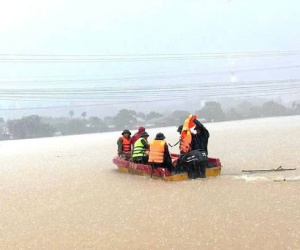 Thái Nguyên huy động hàng trăm cán bộ, chiến sĩ cứu trợ người dân vùng ngập sâu