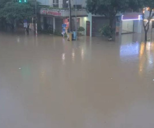 Nhiều tuyến đường ở TP Thái Nguyên chìm trong biển nước sau cơn mưa lớn