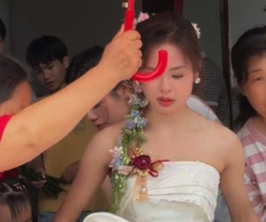 Cô dâu 'gây sốt' tại đám cưới quê vì quá xinh đẹp, nhan sắc nổi bật như tiên nữ