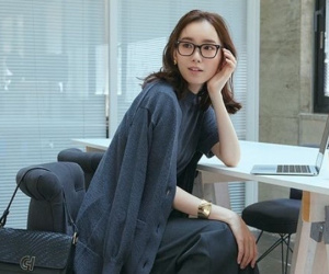 Không lên đời điện thoại, không nâng cấp xe: Xu hướng tiêu dùng ngược đang trở thành chiến lược sống bền vững của người trẻ