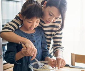 Chi 75 triệu thuê bảo mẫu nước ngoài, nuôi con gái 5 tuổi, bị cho 'phung phí, sính ngoại', bà mẹ 9x Hà Nội nói gì?