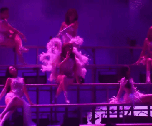 Các Chị Đẹp liên tục xin lỗi: Concert Day 2 bị hoãn vô thời hạn?
