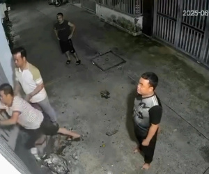 Kéo sập cửa nhà hàng xóm vì bị nhắc nhở hát karaoke gây ồn ào
