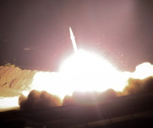 NÓNG: Iran trả đũa, hàng loạt tên lửa lao thẳng căn cứ quân đội Mỹ