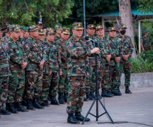 Thủ tướng Campuchia ra biên giới, thủ tướng Thái Lan gặp thêm khó khăn