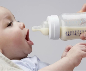 Chấn động: Trẻ sơ sinh bú bình có thể nuốt phải hơn 1 triệu hạt vi nhựa mỗi ngày