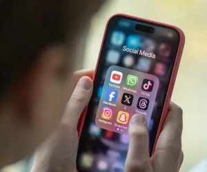 Hàng loạt group 'bay màu' không rõ lý do, Facebook lên tiếng