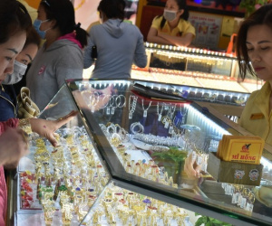 Giá vàng hôm nay, 25-6: Sụt giảm rất mạnh
