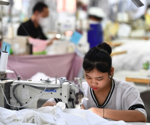 Tăng lương tối thiểu đến 9,2% vẫn là 'cuộc rượt đuổi chưa cân sức'