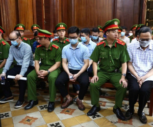 Cái cúi đầu của 'ông trùm' cấp phiếu lý lịch tư pháp