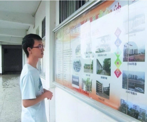 Nam sinh thi ĐH đạt thủ khoa tỉnh nhưng không trường nào chịu nhận, một trường top đầu thẳng thừng tuyên bố: "Sẽ không bao giờ nhận em này!"