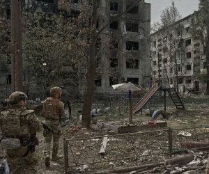 Nga ồ ạt tấn công Ukraine, tuyên bố đanh thép về hòa đàm