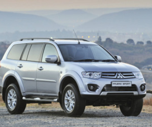 Mitsubishi Việt Nam triệu hồi Pajero sửa lỗi túi khí