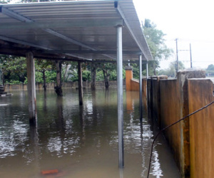 Nhà dân, trường học ở Quảng Nam ngập sâu