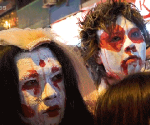 Video: Khách nước ngoài chơi lễ Halloween đông nghẹt ở Sài Gòn