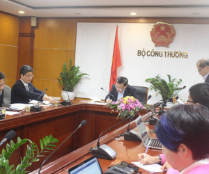 Họp báo: Tăng giá điện có tính đến hỗ trợ cho người nghèo?
