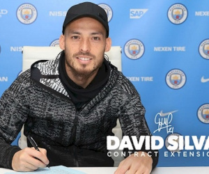 David Silva ký thêm một năm hợp đồng với Man City