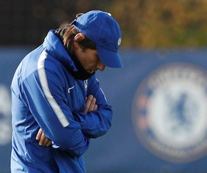 Abramovich và Conte không thèm nhìn mặt nhau