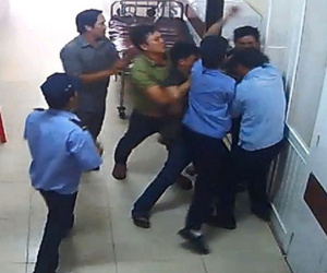 Bảo vệ bệnh viện bị người nhà bệnh nhân hành hung