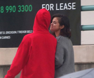 Justin Bieber và Selena Gomez đạp xe dạo phố giữa tin tái hợp