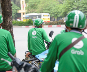 Ăn cơm 2.000, lái Grab, uống trà sữa bị lên án: Sinh viên giờ khổ quá!