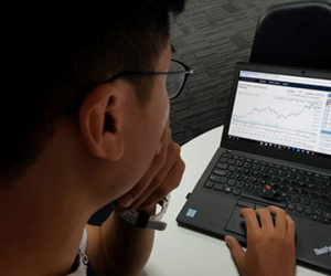 Bitcoin lao dốc, nhà đầu tư nhỏ lỗ nặng, 'cá mập' vẫn báo lãi