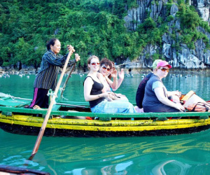 Du lịch "lên ngôi" có bù đắp được sự tuột dốc của dầu mỏ?