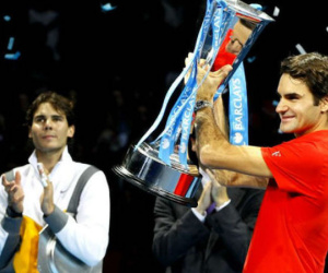 Federer nhường Nadal số 1 thế giới: Lùi 1 bước để tiến 3 bước
