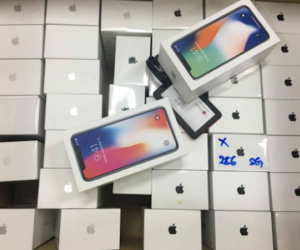 Giá iPhone X 'nhảy múa' trong ngày đầu ở Việt Nam