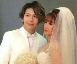 Ngày cưới cận kề, Kelvin Khánh vẫn lái mô tô chở Khởi My đi gửi thiệp cưới