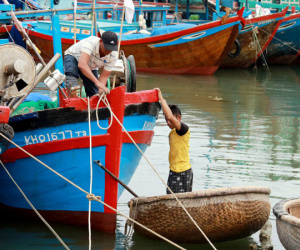 Người dân Nam Trung Bộ chạy bão Damrey