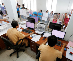 Sắp bỏ quy định xuất trình chứng minh thư khi đăng ký xe