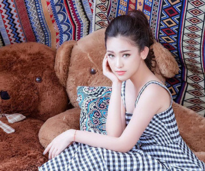 Thuý Vi: Không thấy phiền khi lên hình cùng Midu, chừng nào thấy hình mình xấu thì mới phiền!