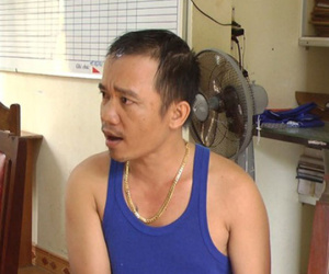 Tình tay ba giữa người đàn bà và 2 "phi công trẻ"