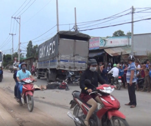 TP HCM: Va chạm với xe tải, một bảo vệ tử vong