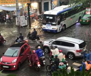 Triều cường tấn công vào trung tâm TP HCM