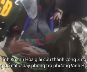Video Cảnh sát Khánh Hòa cứu người kẹt trong đống đổ nát