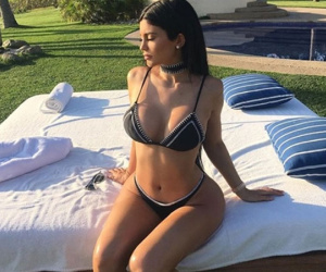 15 khoảnh khắc sexy nhất của hot girl thị phi số 1 Hollywood năm 2017