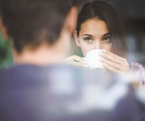 Bạn trai ôm hôn nhưng tôi không có cảm xúc dù cũng thích họ, có phải tôi có vấn đề?