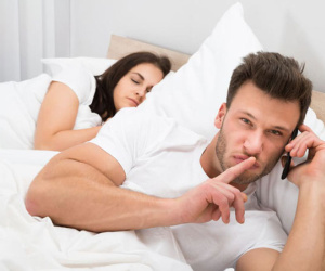 Có hay không chuyện 'chung thủy với vợ, sắt son với bồ'?