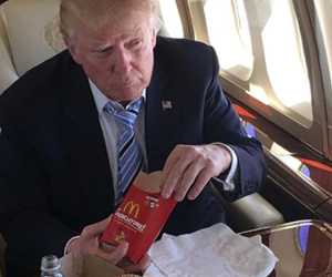 Trump mê gà rán, nhạc Elton John và là quần áo khi đang mặc