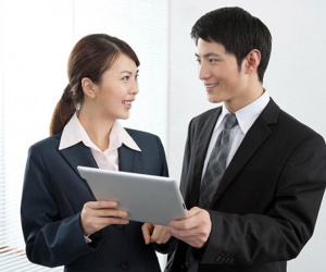 Bàng hoàng phát hiện ảnh nóng của chồng trong điện thoại cô bạn thân