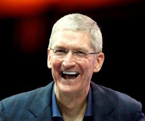 Giá trị Apple đạt 900 tỉ USD