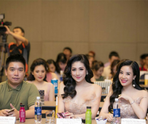 Ngoài các Á hậu, diễn viên làm đại sứ thương hiệu, hàng loạt người nổi tiếng này cũng đã livestream quảng cáo mỹ phẩm của Thu Trang