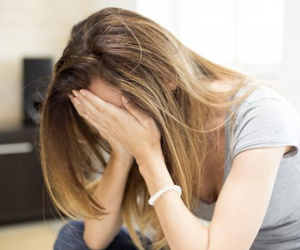 Phát điên vì chồng quy định mỗi tháng chỉ ngủ chung giường 2 lần