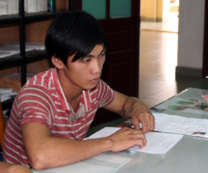 Thanh niên bị đâm hai nhát kéo trong tiệc sinh nhật